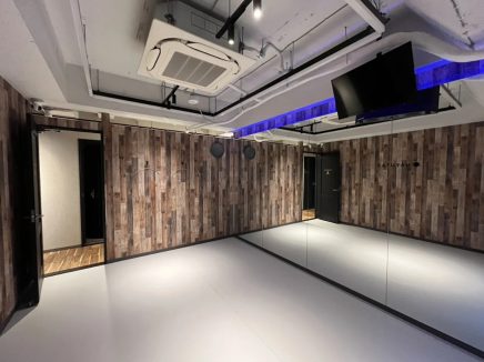ナユタス下北沢校のダンスルームの写真